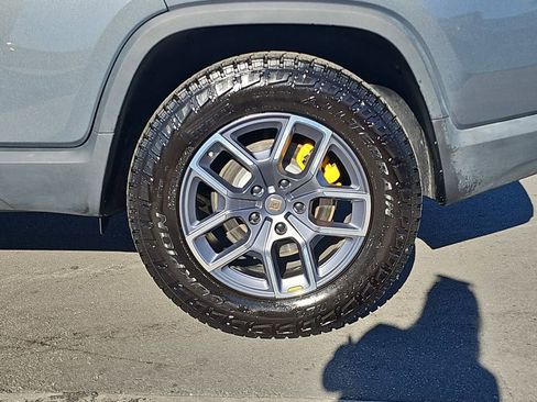 Used 2022 Rivian R1T Launch Edition image 38