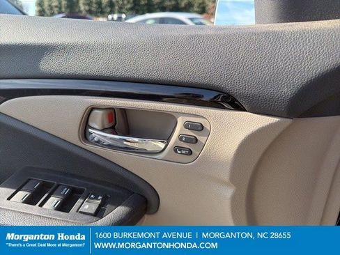 Used 2018 Honda Pilot Touring image 11