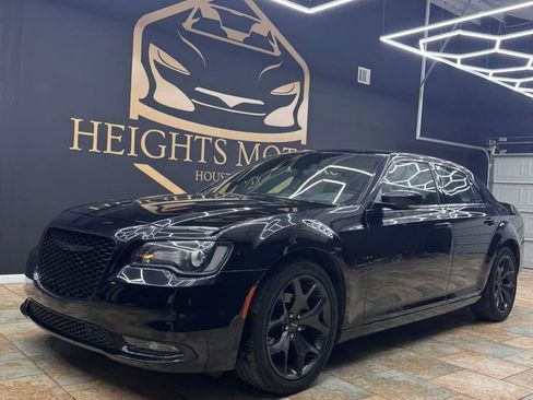 Used 2023 Chrysler 300 S RWD image 4