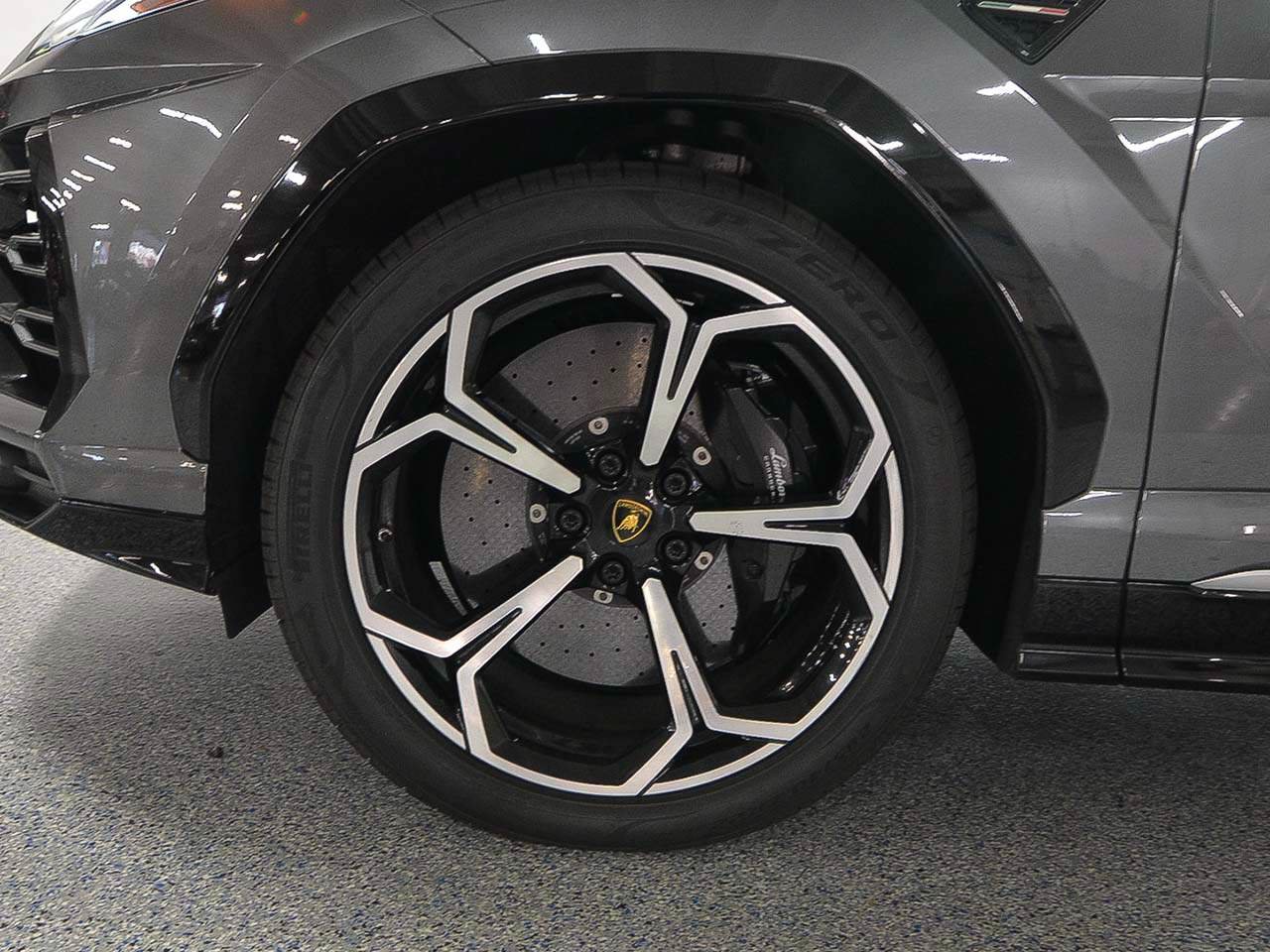 Used 2020 Lamborghini Urus AWD/4WD image 5