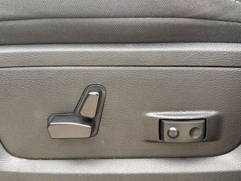 Used 2025 RAM 2500 Big Horn AWD/4WD image 19