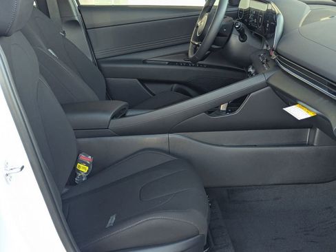 New 2025 Hyundai Elantra SEL image 30