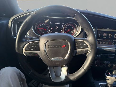 Used 2017 Dodge Charger SXT image 19