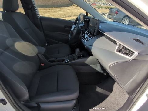 Used 2025 Toyota Corolla LE image 32