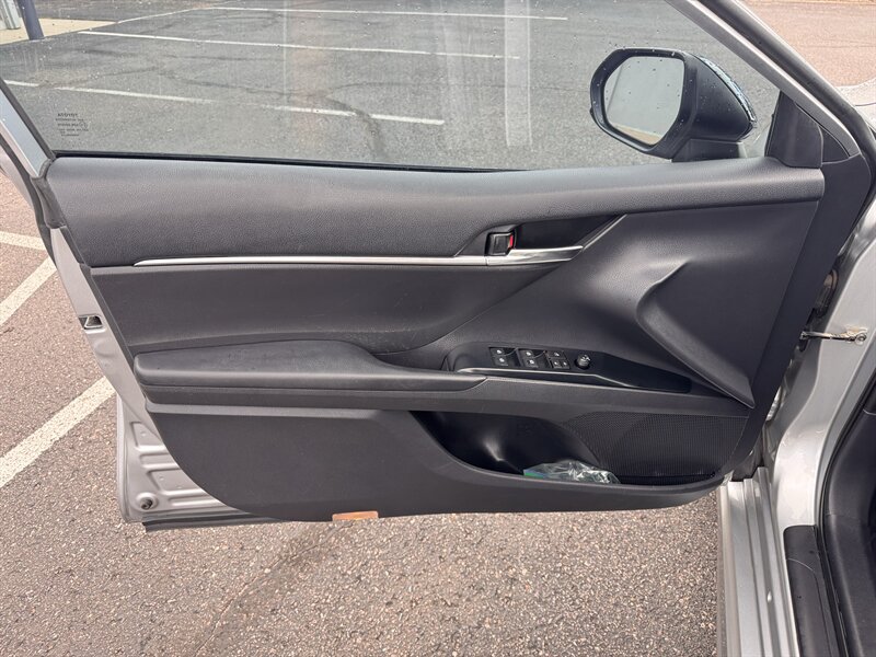 Used 2019 Toyota Camry SE FWD image 11