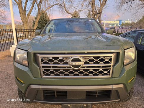 Used 2022 Nissan Frontier SV image 2