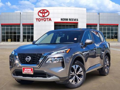 Used 2023 Nissan Rogue SV image 1