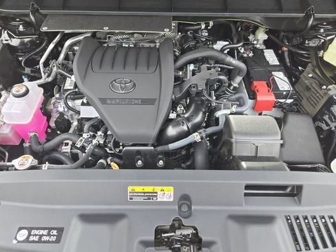 New 2026 Toyota Highlander Platinum AWD/4WD image 24