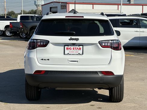 New 2026 Jeep Compass Latitude image 6