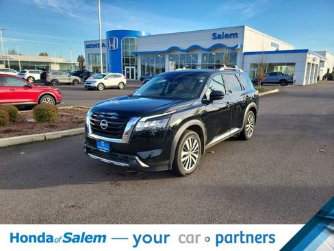 Used 2022 Nissan Pathfinder Platinum w/ Cargo Package image 1