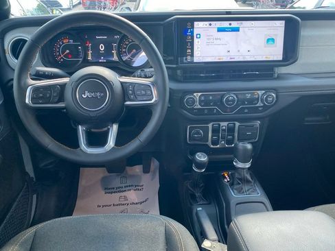Used 2024 Jeep Wrangler Unlimited Sahara AWD/4WD image 8