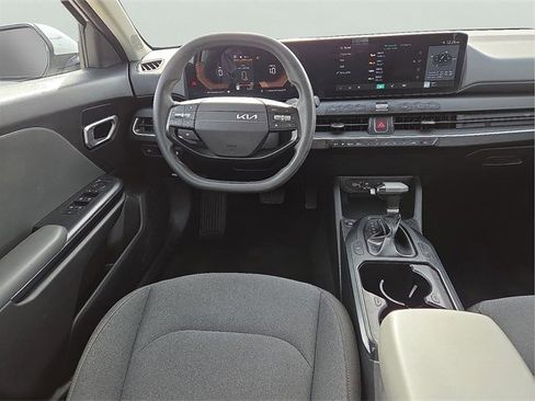 Used 2025 Kia K4 LXS image 13