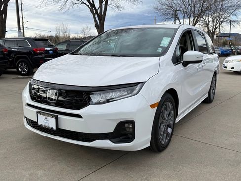 Certified 2026 Honda Odyssey Touring image 8