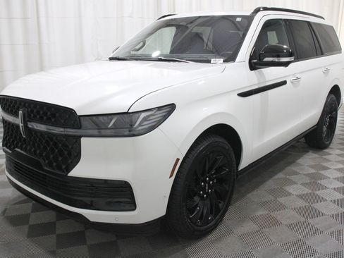 Used 2025 Lincoln Navigator Reserve w/ Jet Appearance Package AWD/4WD image 40