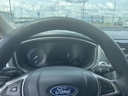 Used 2018 Ford Fusion SE FWD image 11
