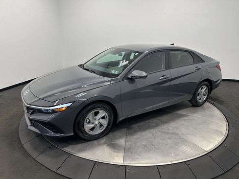 Certified 2026 Hyundai Elantra SE FWD image 4