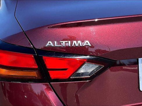 Used 2024 Nissan Altima 2.5 SV FWD image 9