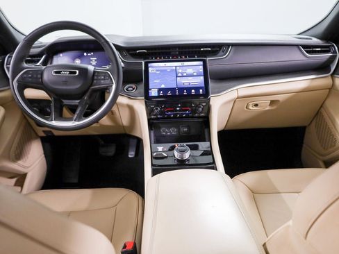 Used 2024 Jeep Grand Cherokee Limited w/ Black Appearance Package image 21