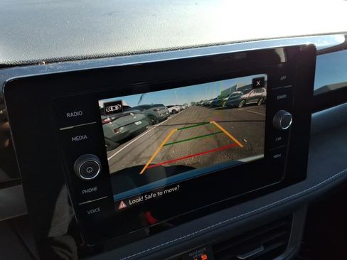 New 2026 Volkswagen Taos SE image 16