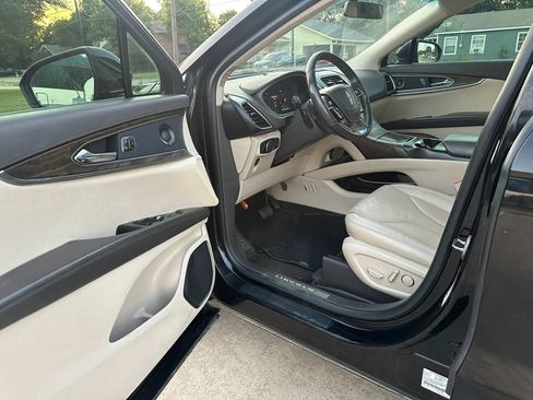 Used 2020 Lincoln Nautilus Reserve w/ Equipment Group 201A FWD image 9