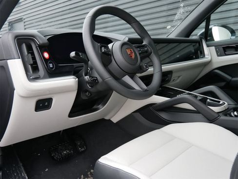 New 2026 Porsche Cayenne image 4