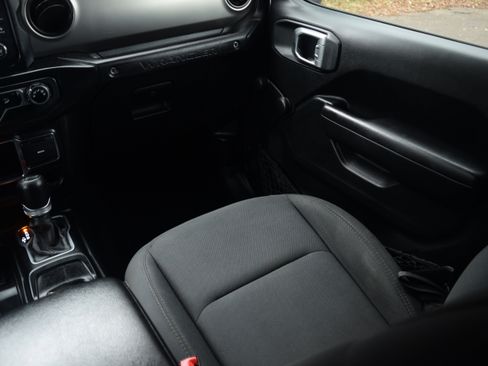 Used 2019 Jeep Wrangler Unlimited Sport image 14