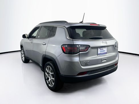 Used 2022 Jeep Compass Latitude w/ Sun and Sound Group AWD/4WD image 7