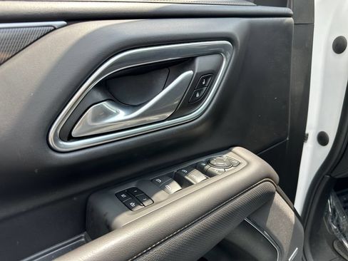 Used 2022 GMC Yukon XL AT4 w/ AT4 Premium Plus Package AWD/4WD image 19