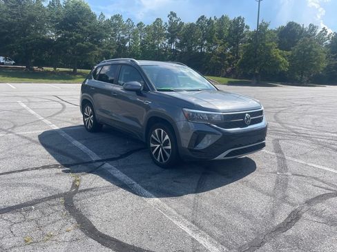 Used 2022 Volkswagen Taos SE AWD/4WD image 2