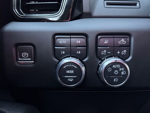 Used 2023 GMC Sierra 1500 AT4 w/ AT4 Preferred Package image 21