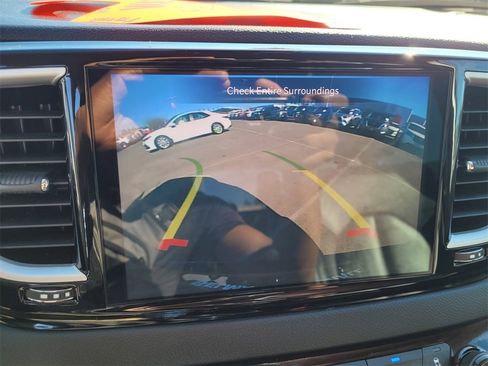 Used 2024 Chrysler Pacifica Touring-L image 20