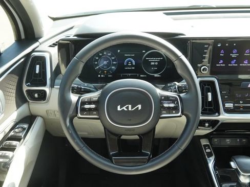 Used 2023 Kia Sorento SX AWD/4WD image 16