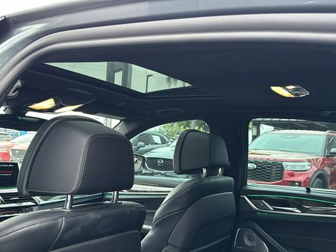 Used 2018 BMW M550i xDrive w/ Dynamic Handling Package image 17