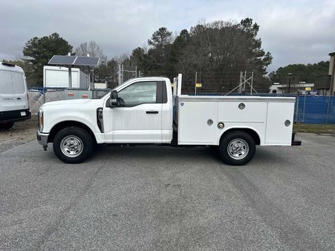 New 2024 Ford F250 XL w/ XL Chrome Package RWD image 4