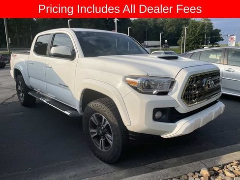 Used 2017 Toyota Tacoma TRD Sport w/ Tow Package (A/T) AWD/4WD image 12