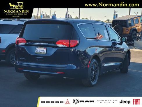 Used 2017 Chrysler Pacifica LX FWD image 4