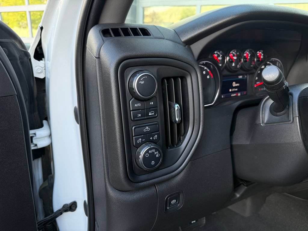 Used 2022 Chevrolet Silverado 1500 Custom w/ Safety Confidence Package AWD/4WD image 23