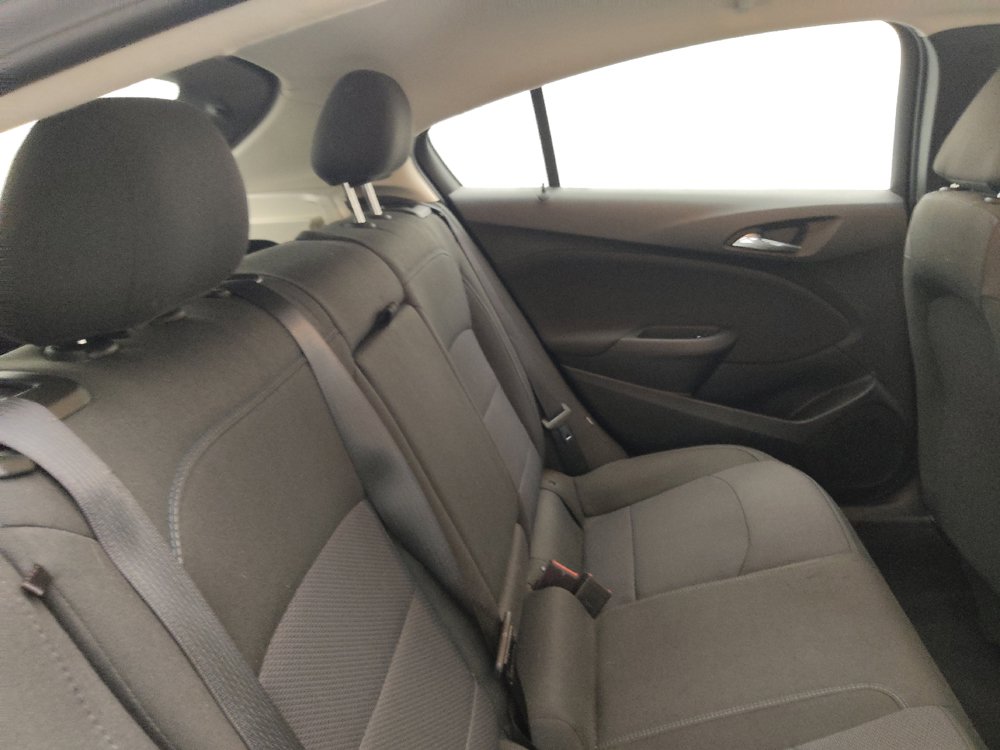 Used 2018 Chevrolet Cruze LT w/ Convenience Package FWD image 19