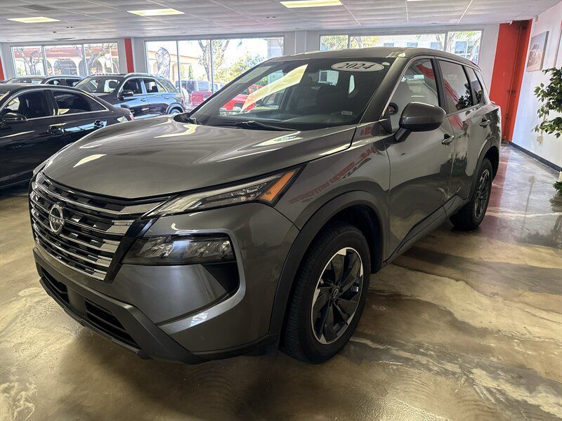 Used 2024 Nissan Rogue SV FWD image 3