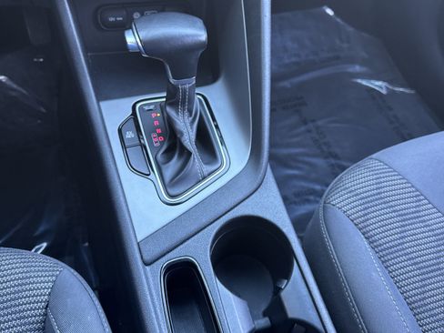 Used 2019 Kia Niro LX image 17