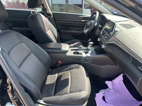Used 2025 Nissan Altima 2.5 SV FWD image 10