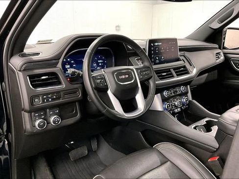 Used 2023 GMC Yukon XL SLT w/ SLT Premium Package image 16
