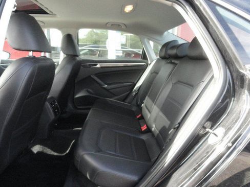Used 2016 Volkswagen Passat 1.8T SE w/ Lighting Package (P06) FWD image 11