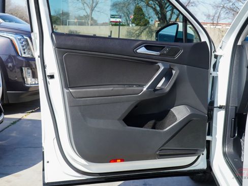 Used 2018 Volkswagen Tiguan SE w/ Panoramic Sunroof Package image 13