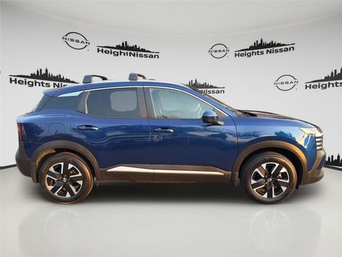 Used 2025 Nissan Kicks SV w/ SV Premium Package AWD/4WD image 7