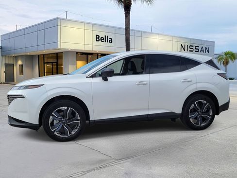 Certified 2025 Nissan Murano SV image 10