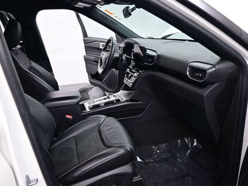 Used 2022 Ford Explorer ST w/ ST Street Pack image 19