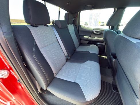 Used 2020 Toyota Tacoma TRD Sport AWD/4WD image 18