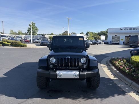 Used 2014 Jeep Wrangler Unlimited Sahara w/ Trailer Tow Group AWD/4WD image 3