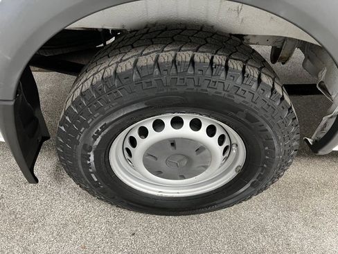 Used 2014 Mercedes-Benz Sprinter 144 Cargo image 21